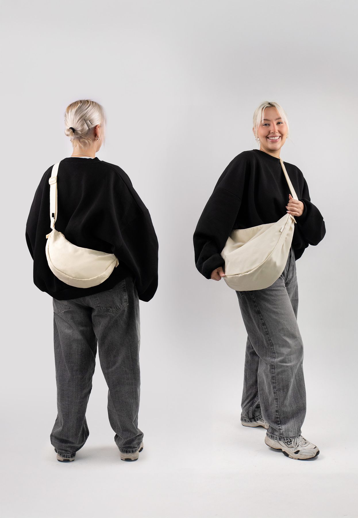 Moon bag XL beige inuse indoor frau steht mit dem ruecken zur kamera weite jeans