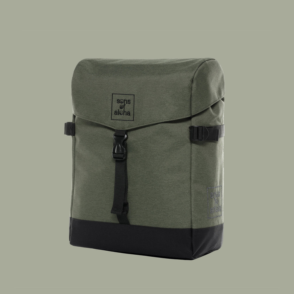 2in1 Bike Bag and Shoulder Bag in cool olive. This Bike Bag can also be worn as a shoulder bag. Material is out of recycled plastic from the ocean.