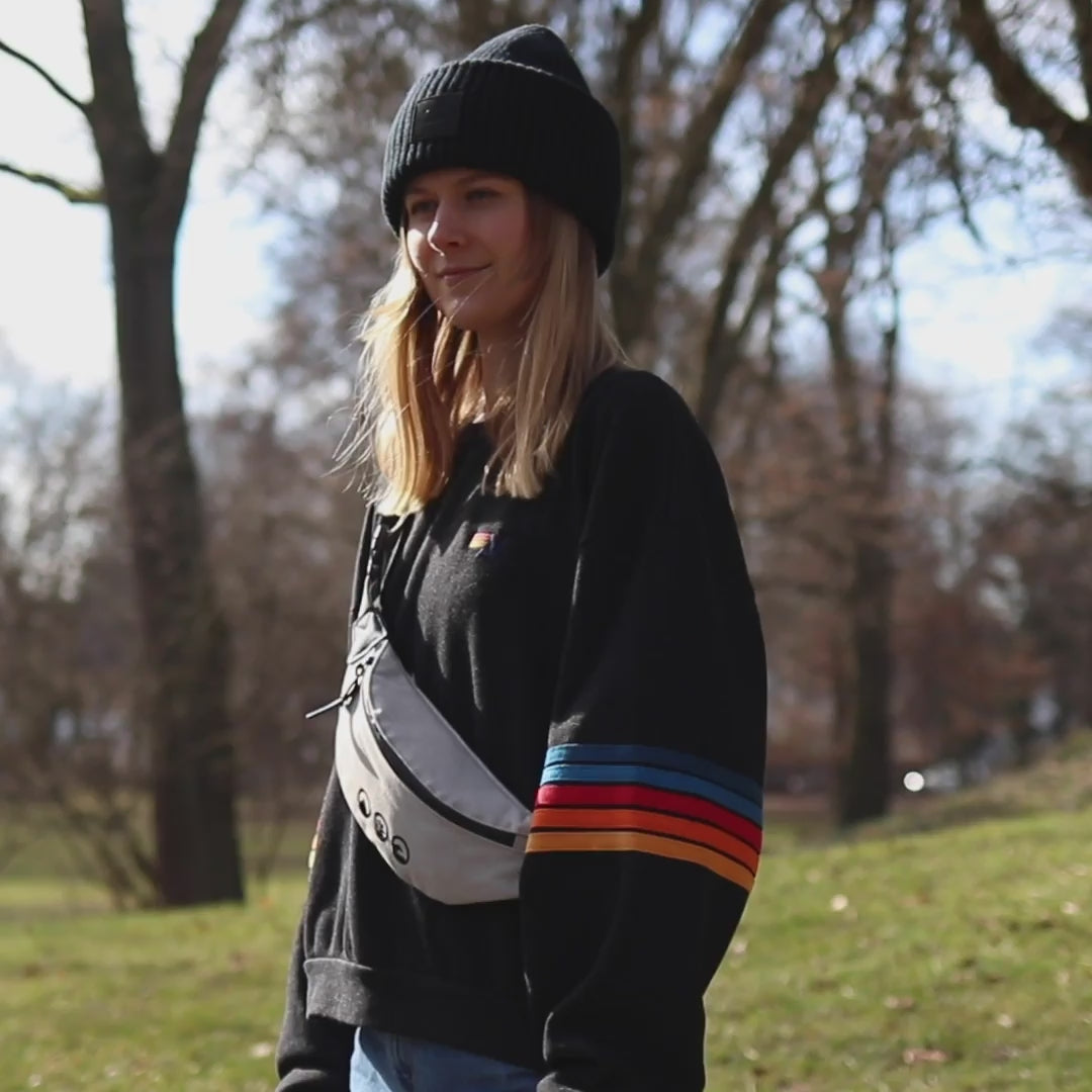 Load video: Close-Up Scenes of the Travel Bag Flow