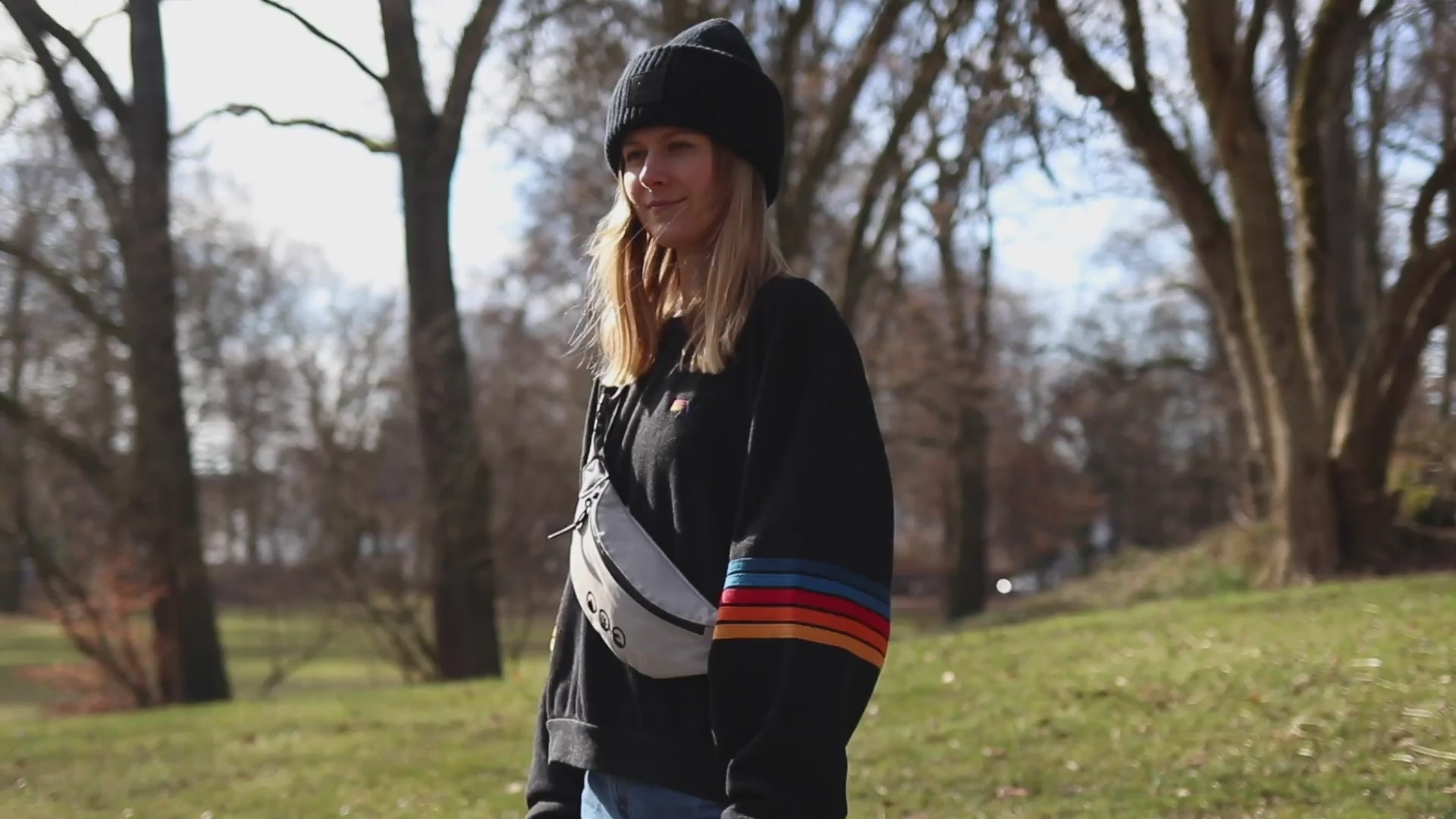 Load video: Close-Up Scenes of the Travel Bag Flow