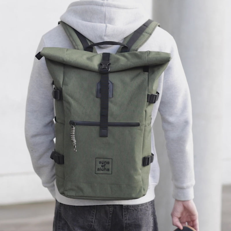 Produktvideo vom Rolltop Rucksack KANE in olive gruen